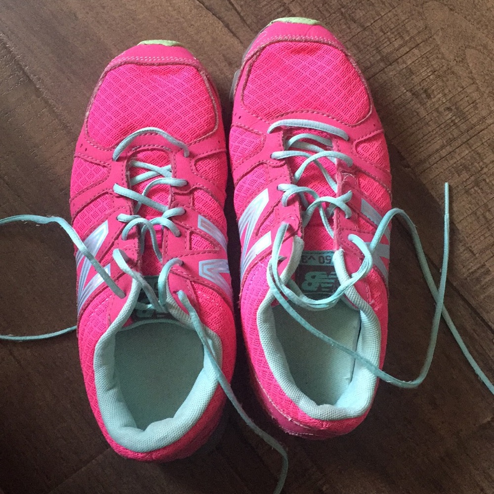 Tennis shoes